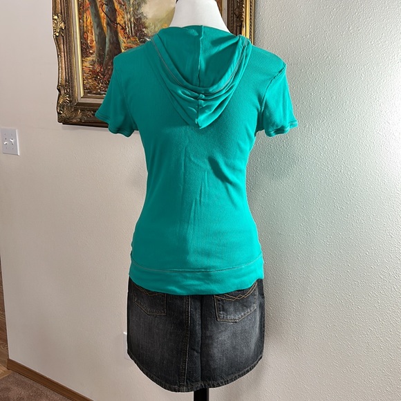 Emerald Hooded Short Sleeve, Ribbed Shirt. Kangaroo Pouch. Metallic Scrolls. Med - Picture 3 of 6